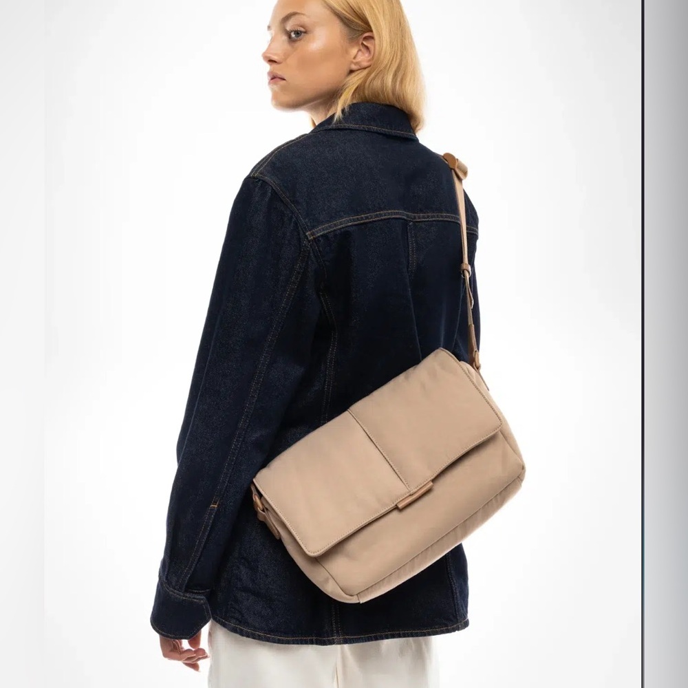 HVISK vegan leather messenger bag